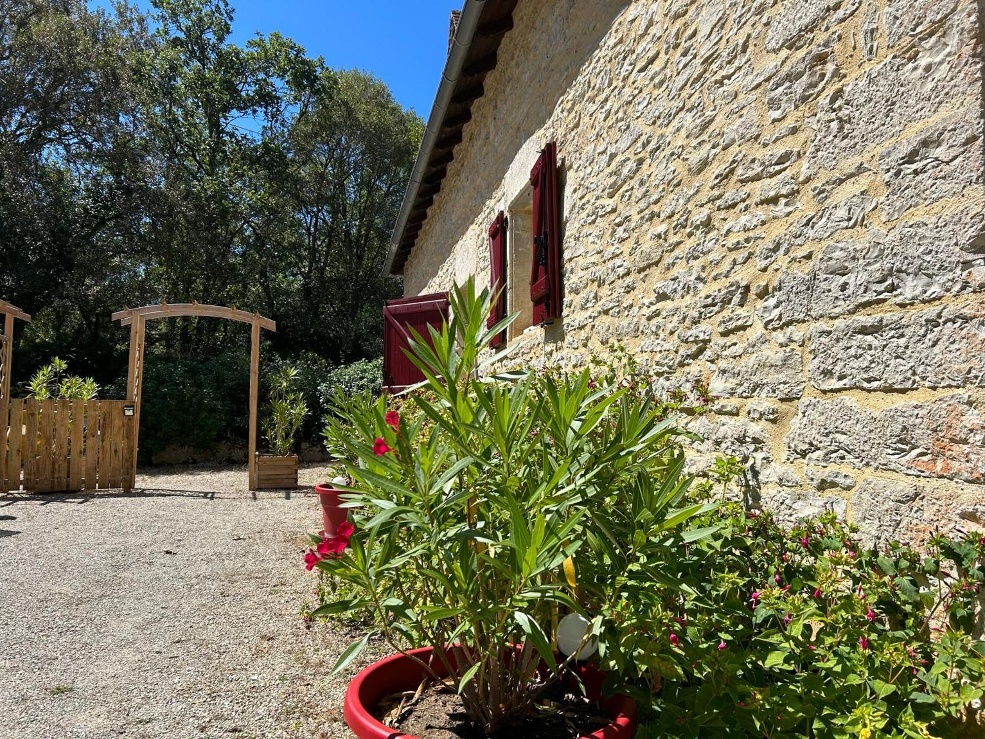 Le Domaine De La Claire Fontaine Gites -Chambres D'Hotes Montvalent Exterior foto