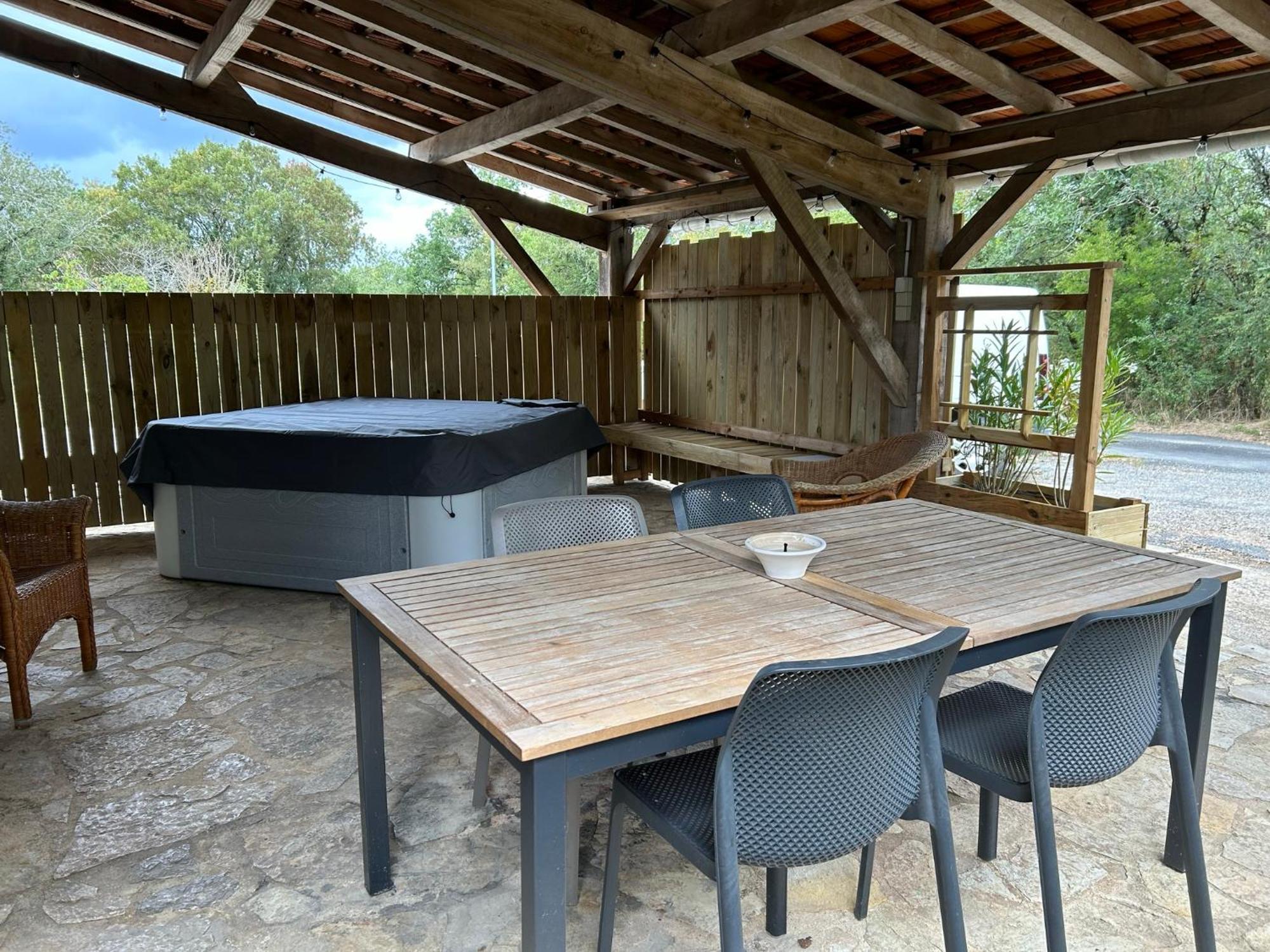 Le Domaine De La Claire Fontaine Gites -Chambres D'Hotes Montvalent Exterior foto