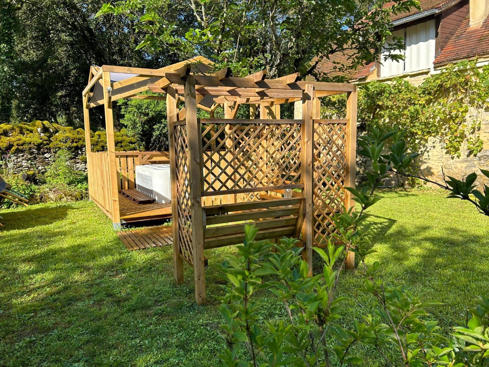Le Domaine De La Claire Fontaine Gites -Chambres D'Hotes Montvalent Exterior foto